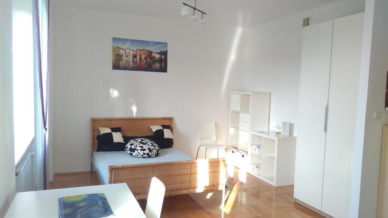 Apartament Hallera Square Warsaw 27M2 Varsóvia Exterior foto