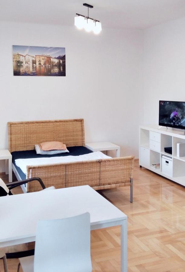 Apartament Hallera Square Warsaw 27M2 Varsóvia Exterior foto